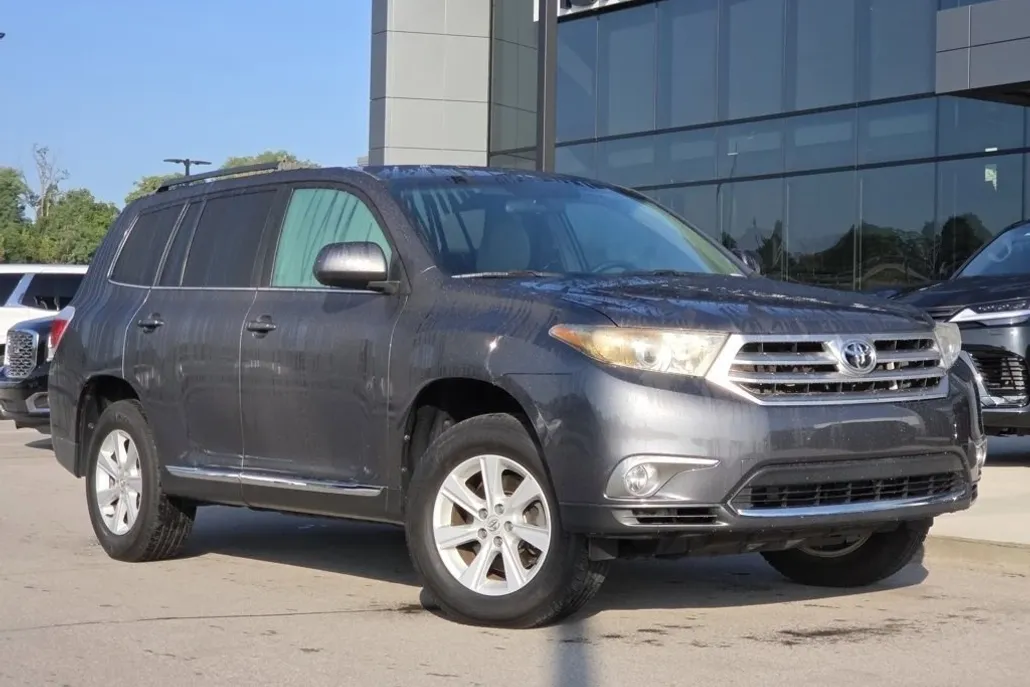 2013 Toyota Highlander Base photo 1
