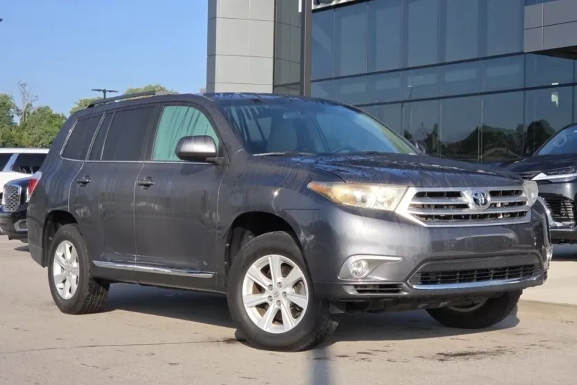 2013 Toyota Highlander Base photo 1