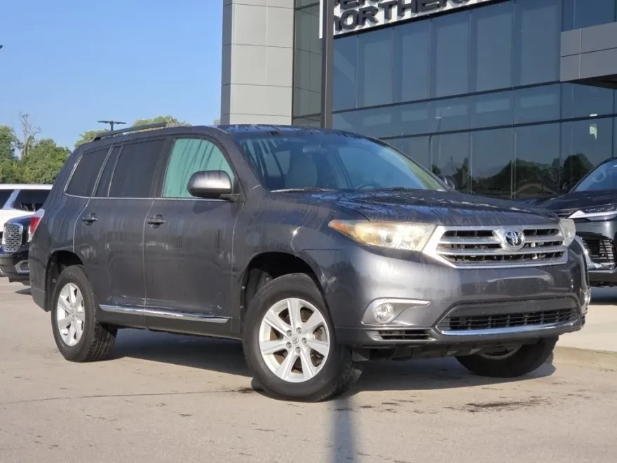 2013 Toyota Highlander Base photo 1