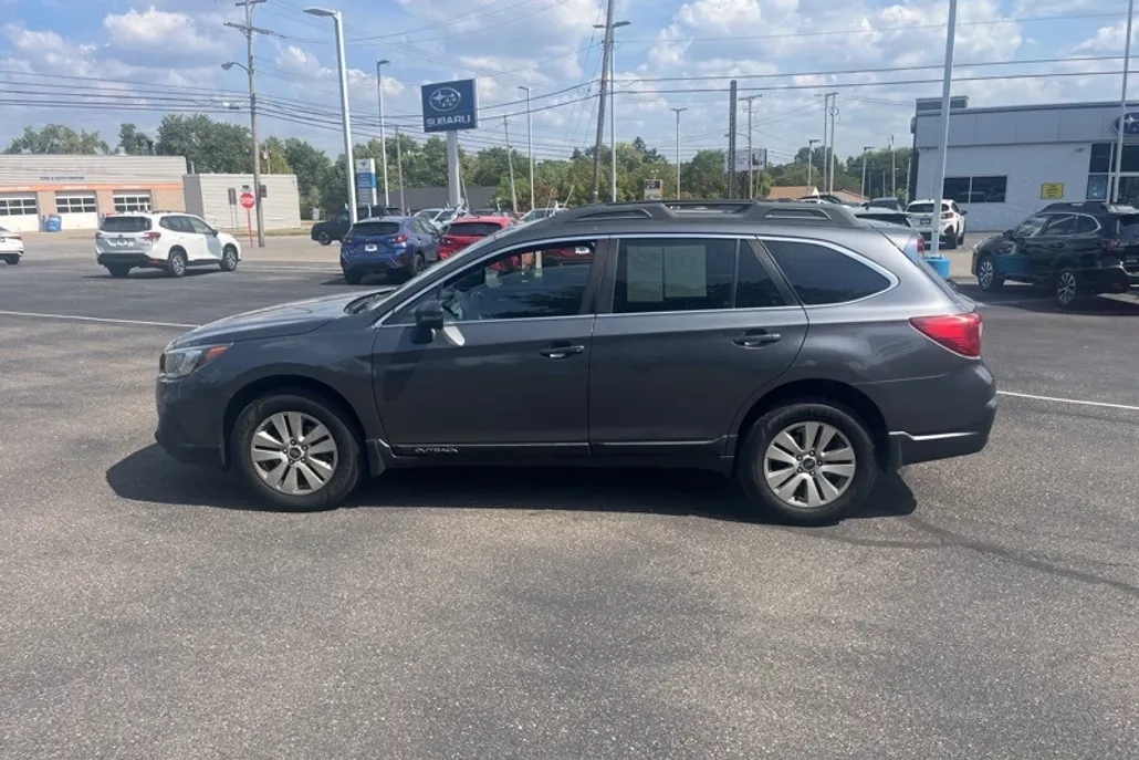 2018 Subaru Outback 2.5i Premium photo 1