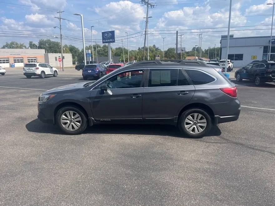 2018 Subaru Outback 2.5i Premium photo 1