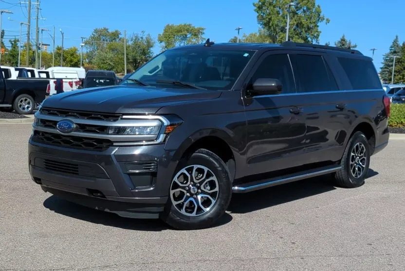 2023 Ford Expedition MAX XLT photo 1