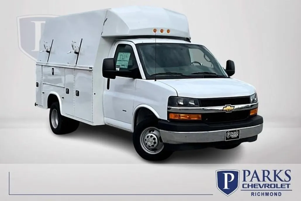2024 Chevrolet Express Cutaway 3500 photo 1