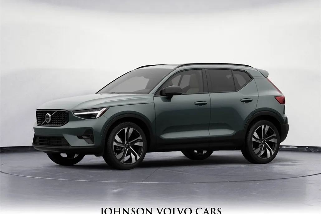 2026 Volvo XC40 photo 1