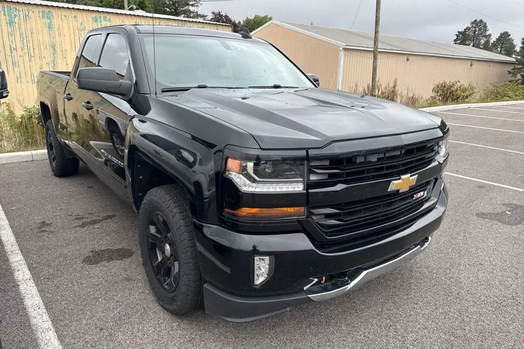 2016 Chevrolet Silverado 1500 LT photo 1