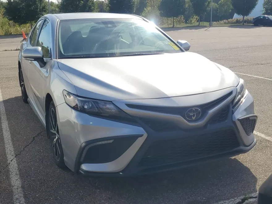 2023 Toyota Camry SE photo 1
