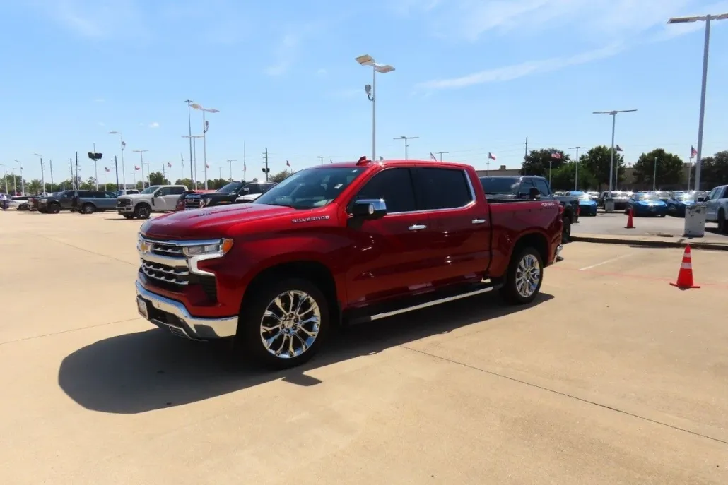 2023 Chevrolet Silverado 1500 LTZ photo 1