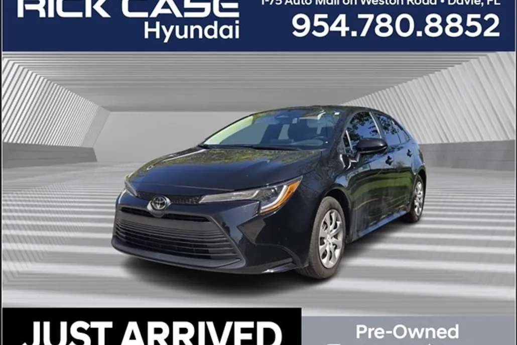 2024 Toyota Corolla LE photo 1