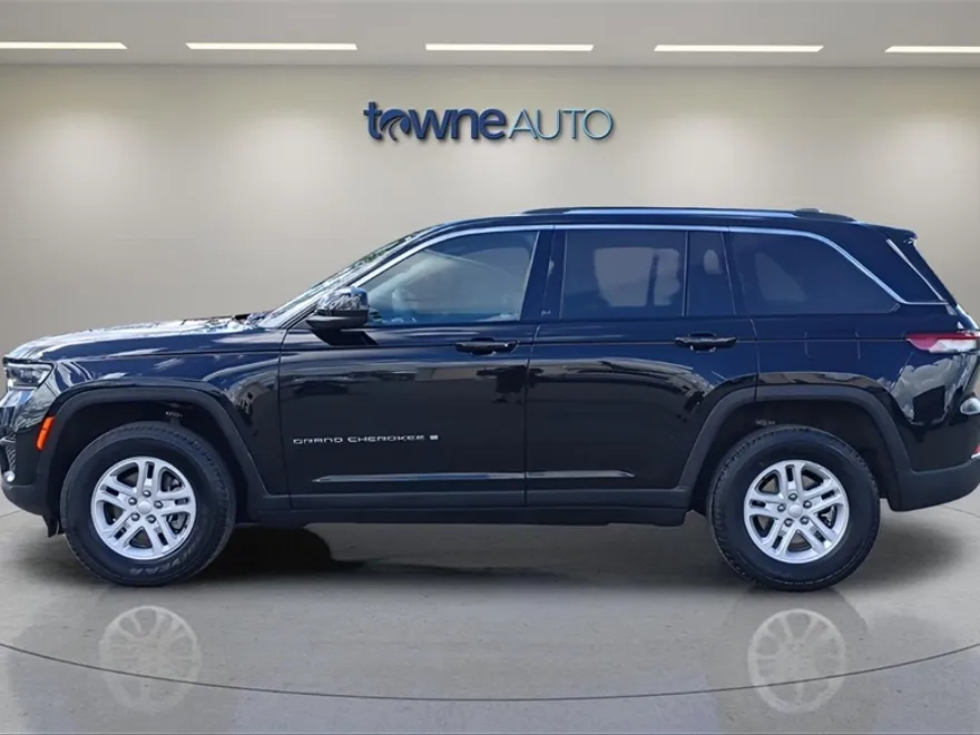 2023 Jeep Grand Cherokee Laredo photo 1