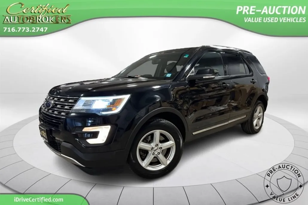2016 Ford Explorer XLT photo 1
