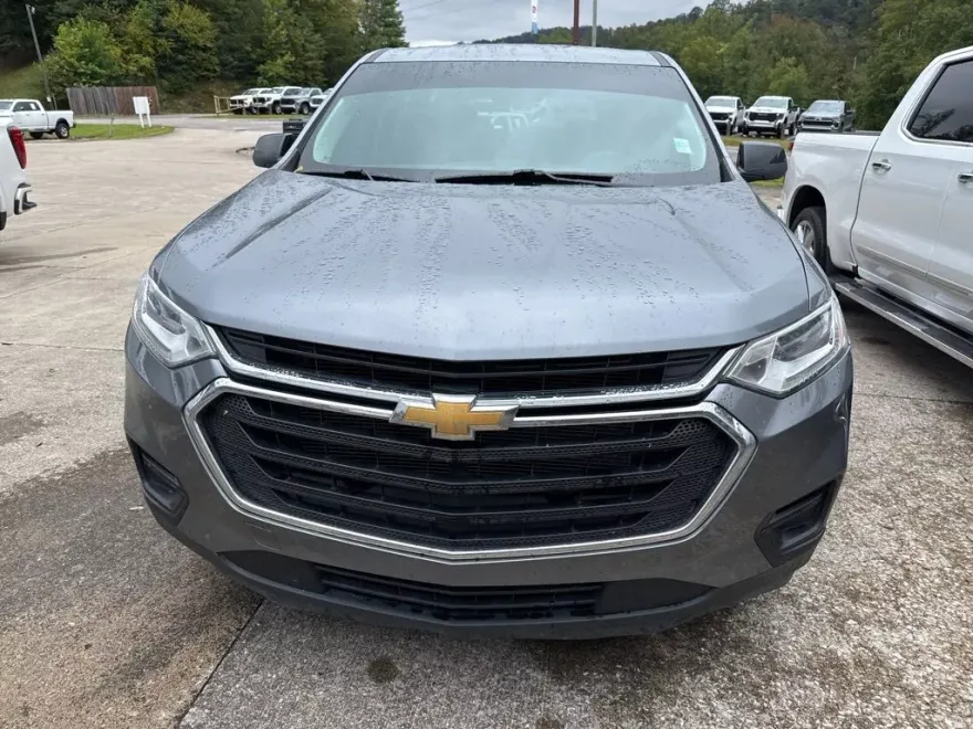 2021 Chevrolet Traverse LS photo 1