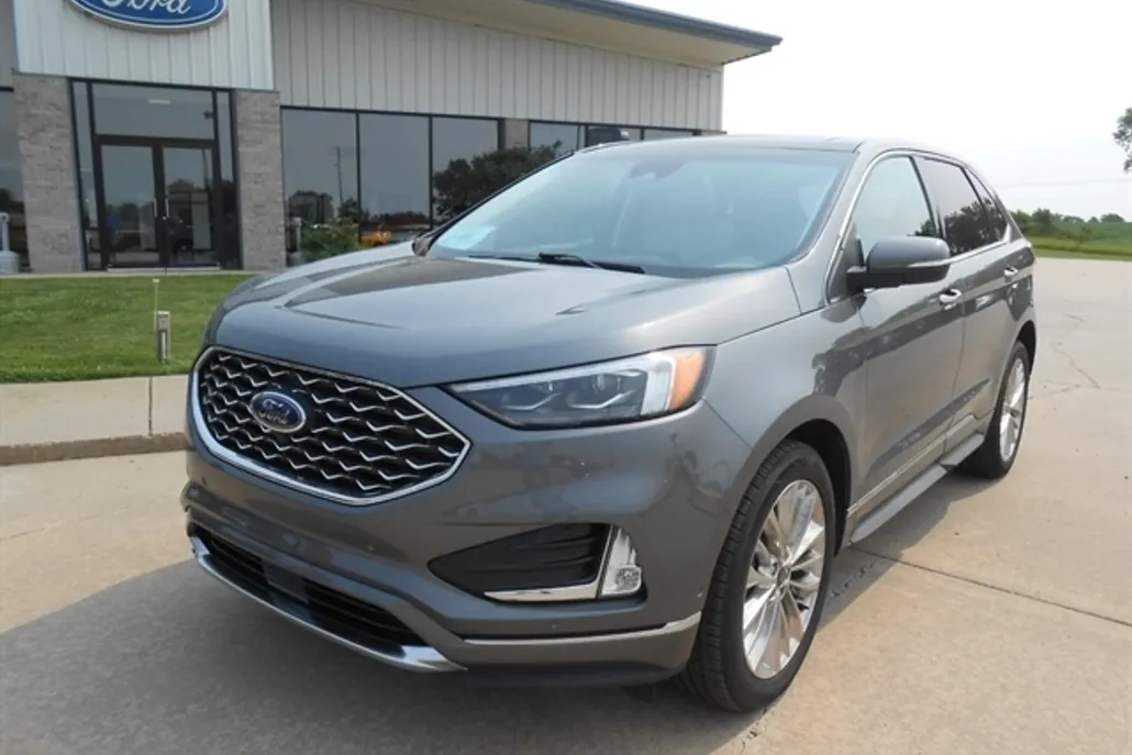 2024 Ford Edge Titanium photo 1