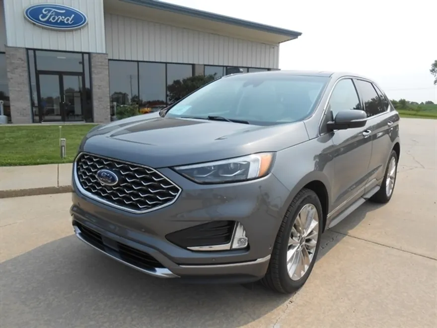 2024 Ford Edge Titanium photo 1