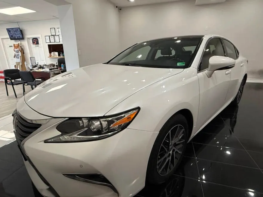 2017 Lexus ES 350 photo 1