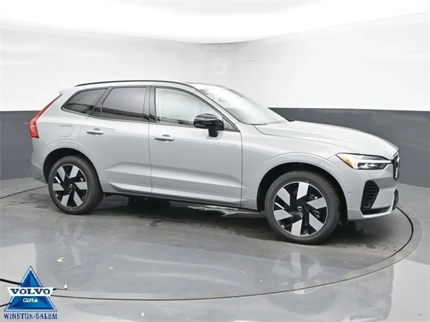 2025 Volvo XC60 Hybrid T8 Plus photo 1