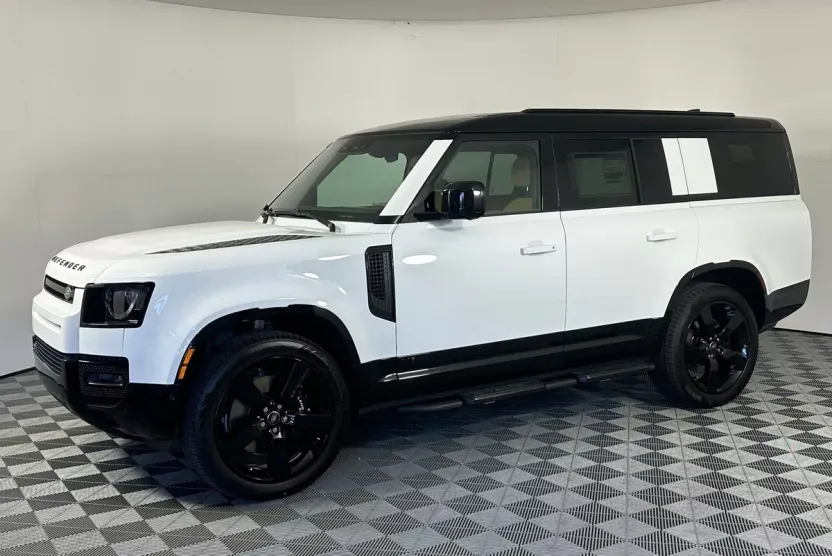 2025 Land Rover Defender 130 V8 photo 1