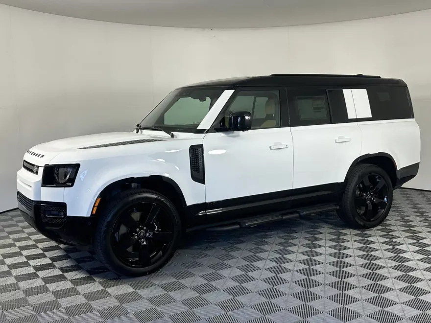 2025 Land Rover Defender 130 V8 photo 1