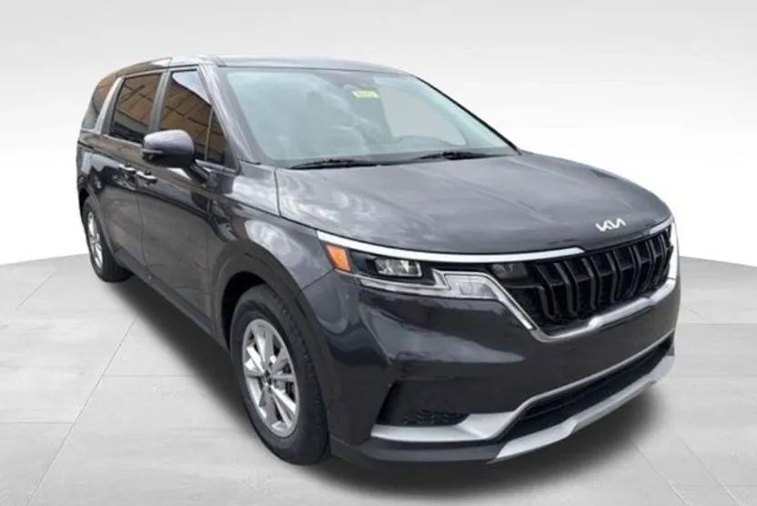 2023 Kia Carnival LX photo 1