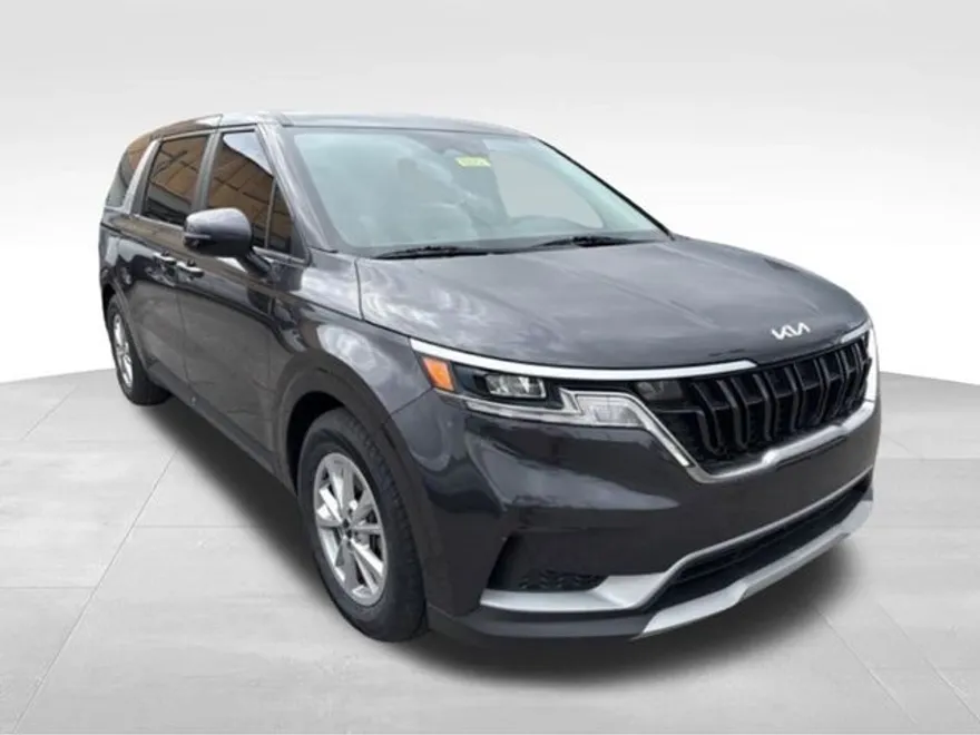 2023 Kia Carnival LX photo 1