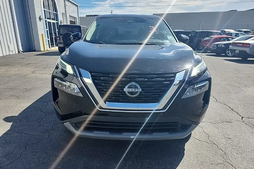 2023 Nissan Rogue SV photo 1