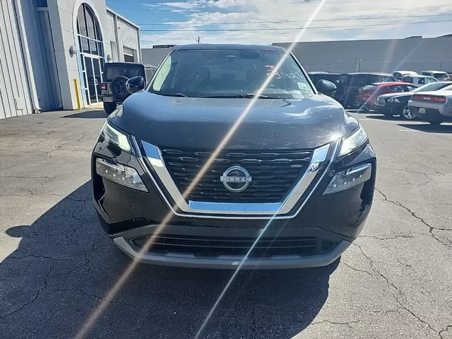 2023 Nissan Rogue SV photo 1