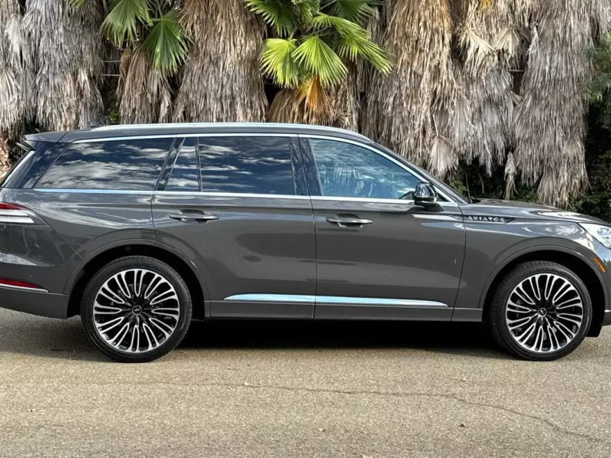 2023 Lincoln Aviator Black Label photo 1