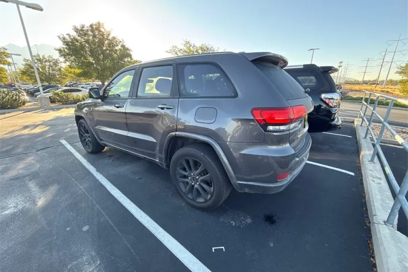 2019 Jeep Grand Cherokee Altitude photo 1