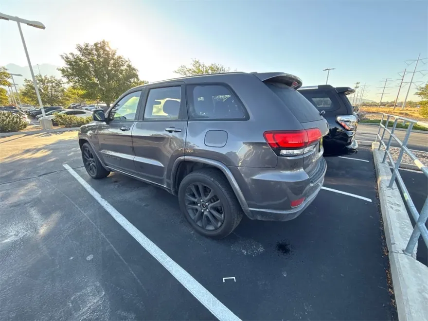 2019 Jeep Grand Cherokee Altitude photo 1