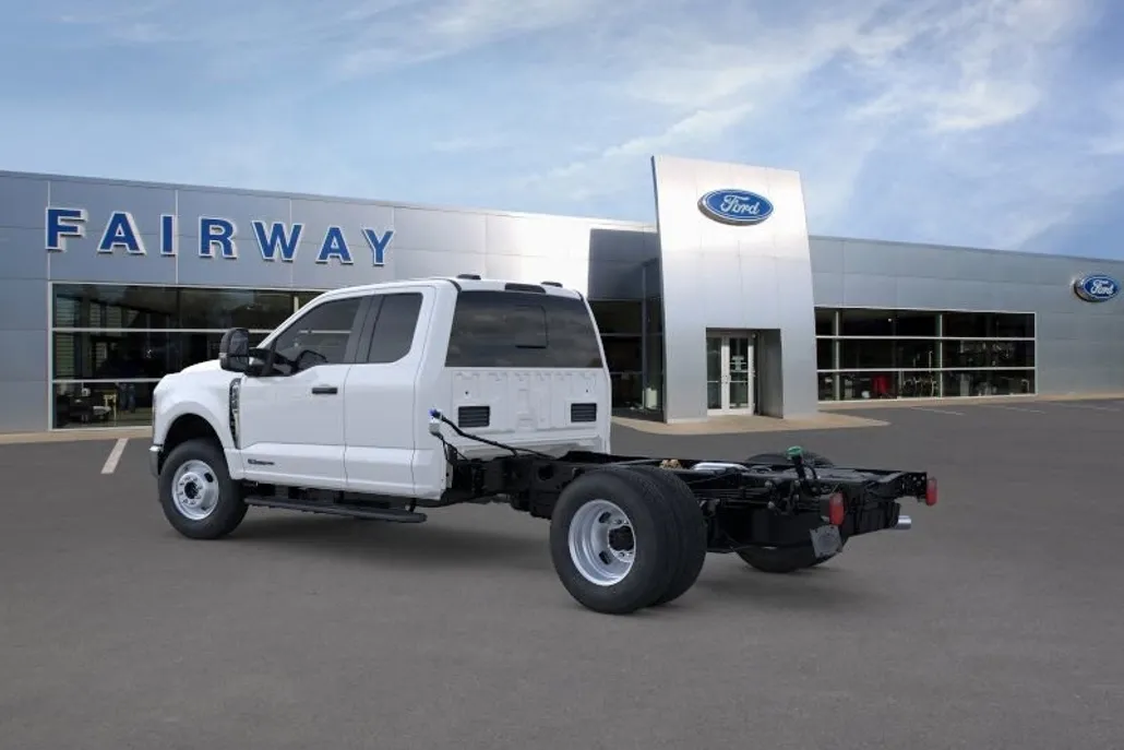 2025 Ford F-350 photo 1
