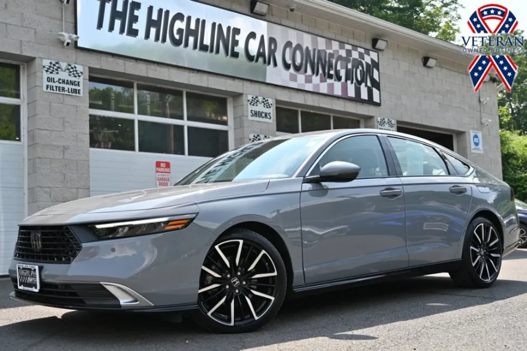 2023 Honda Accord Hybrid Touring photo 1