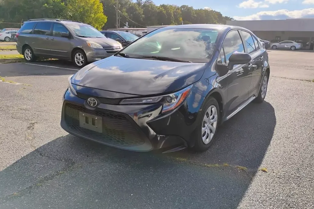 2020 Toyota Corolla LE photo 1