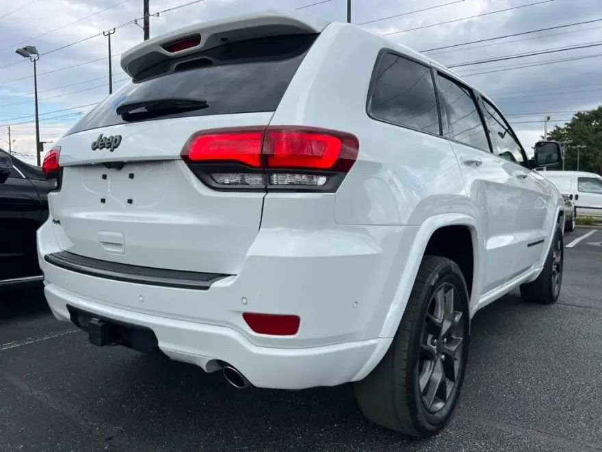 2021 Jeep Grand Cherokee Anniversary Edition photo 1