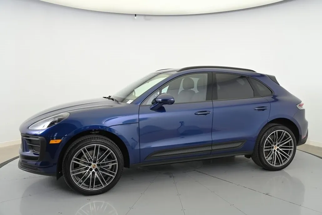 2025 Porsche Macan Base photo 1