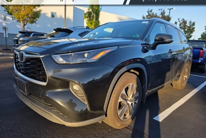 2022 Toyota Highlander XLE photo 1