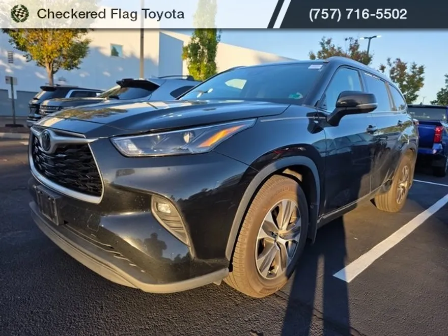 2022 Toyota Highlander XLE photo 1