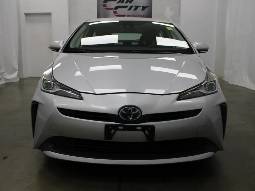 2021 Toyota Prius L photo 1