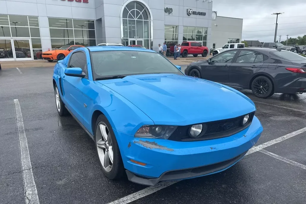 2010 Ford Mustang GT photo 1