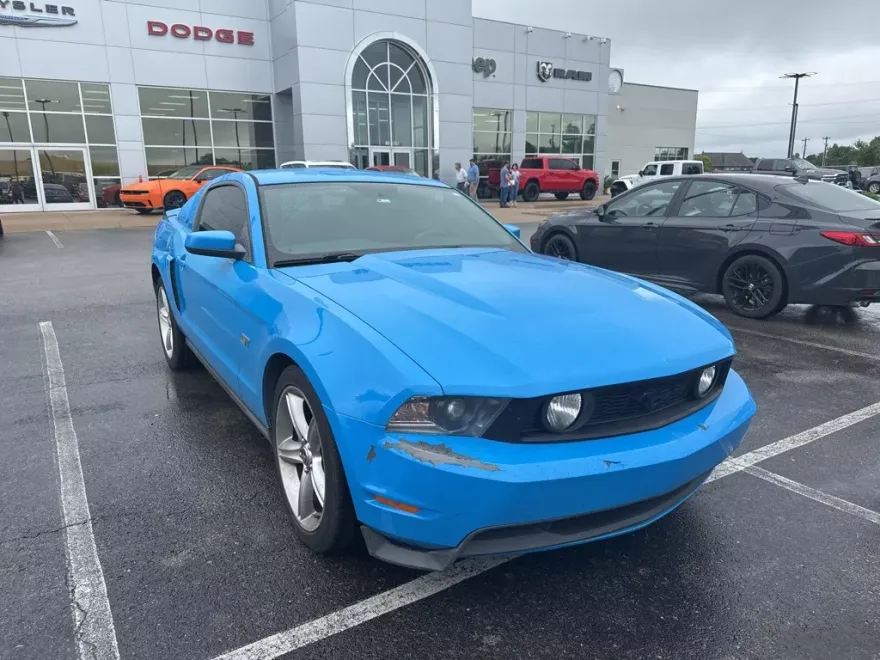 2010 Ford Mustang GT photo 1