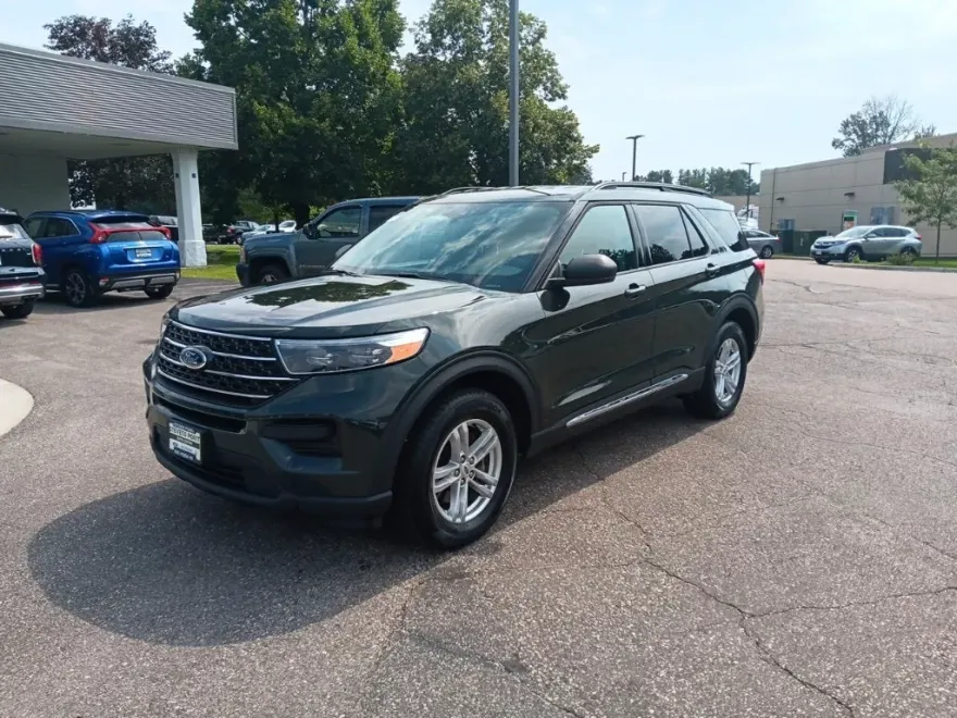 2023 Ford Explorer XLT photo 1