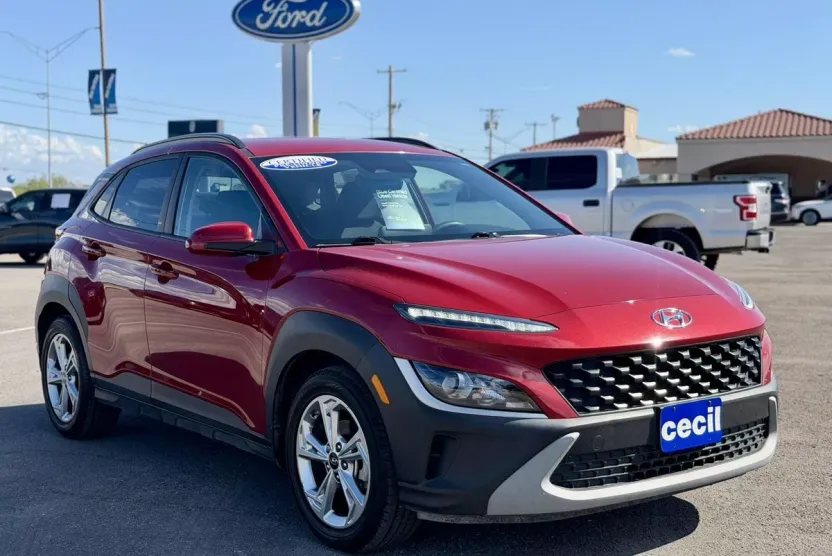 2022 Hyundai Kona SEL photo 1