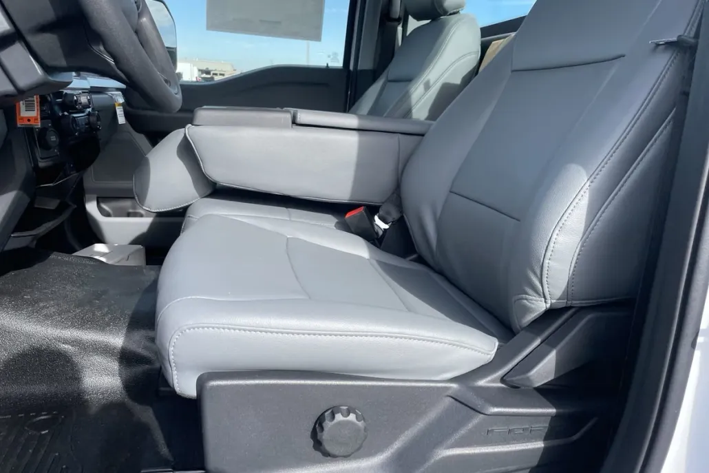 2023 Ford F-350 XL photo 1