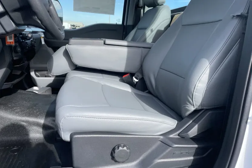2023 Ford F-350 XL photo 1