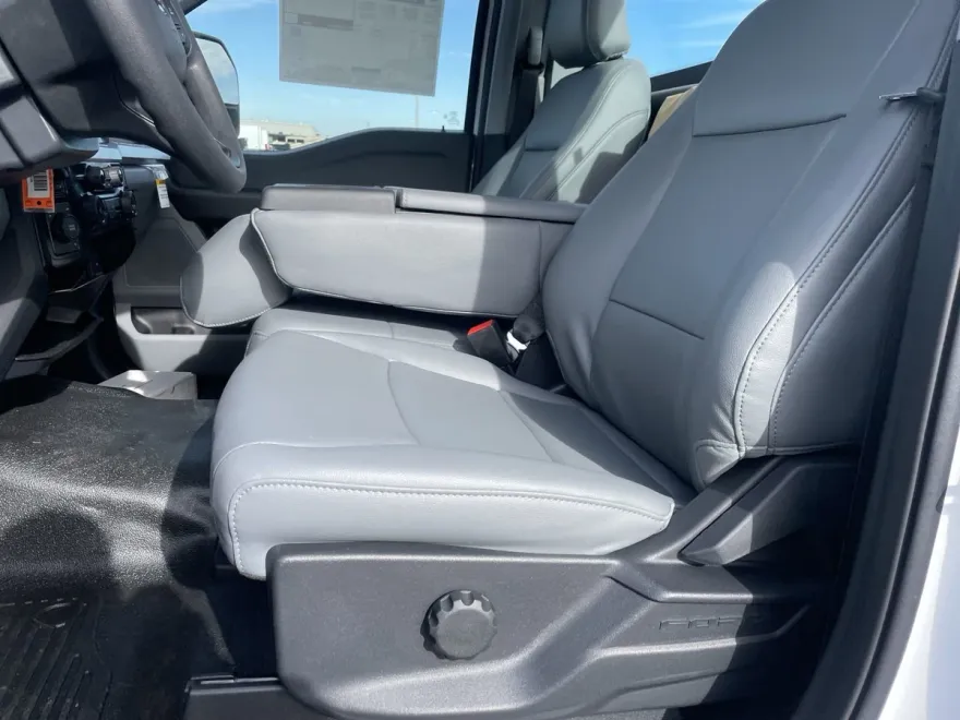 2023 Ford F-350 XL photo 1