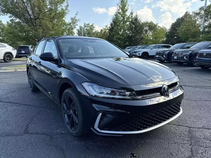 2025 Volkswagen Jetta 1.5T SE photo 1