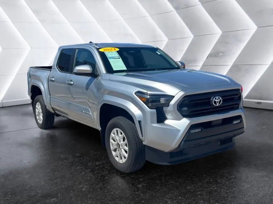 2024 Toyota Tacoma SR5 photo 1