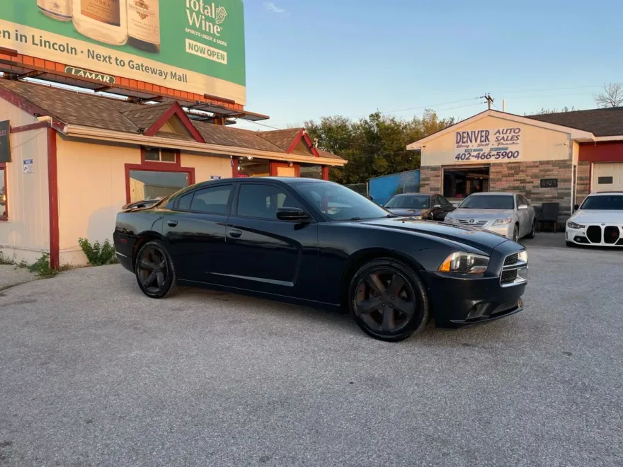 2014 Dodge Charger SXT photo 1