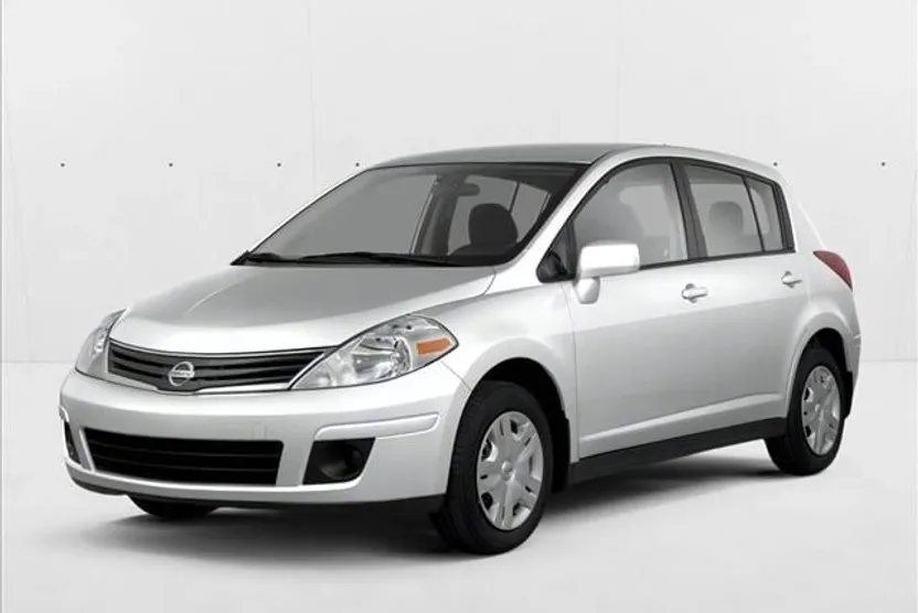 2011 Nissan Versa 1.8 S photo 1