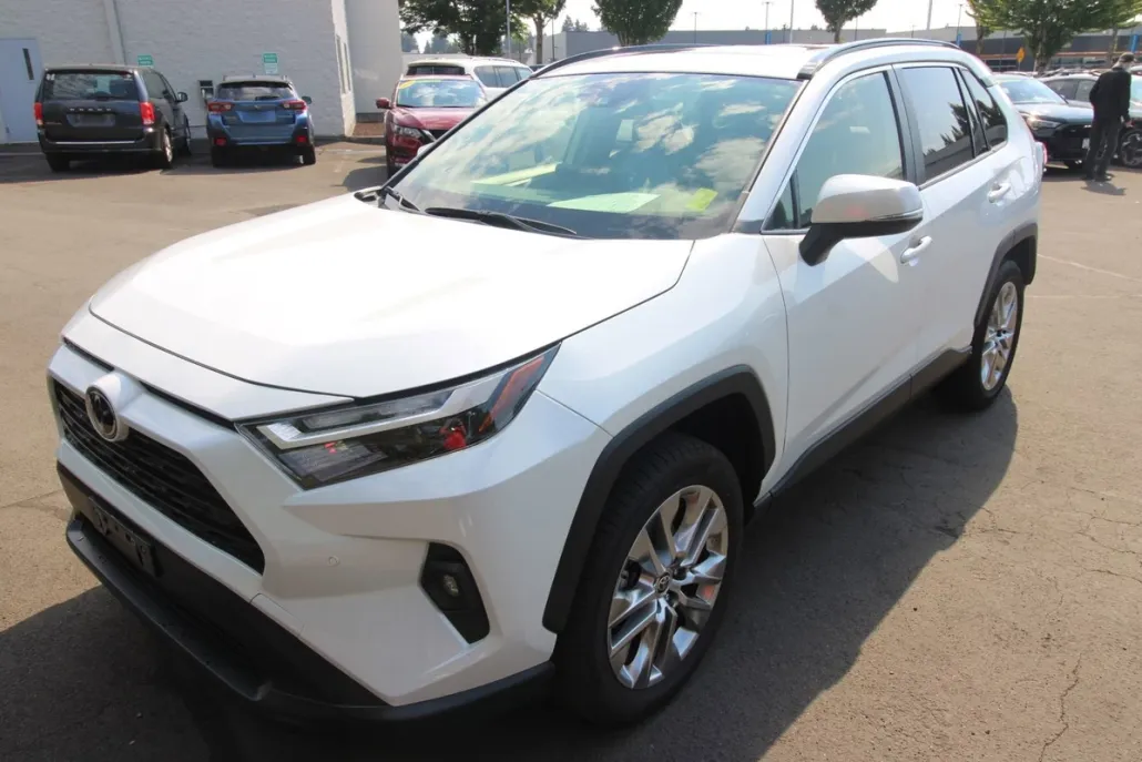 2023 Toyota RAV4 XLE Premium photo 1