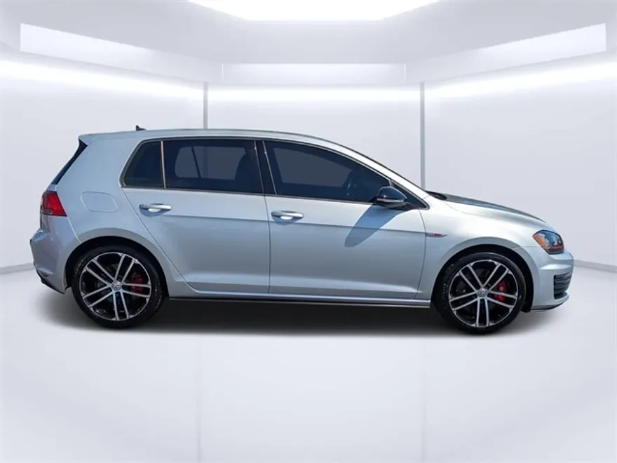 2017 Volkswagen Golf GTI Sport photo 1