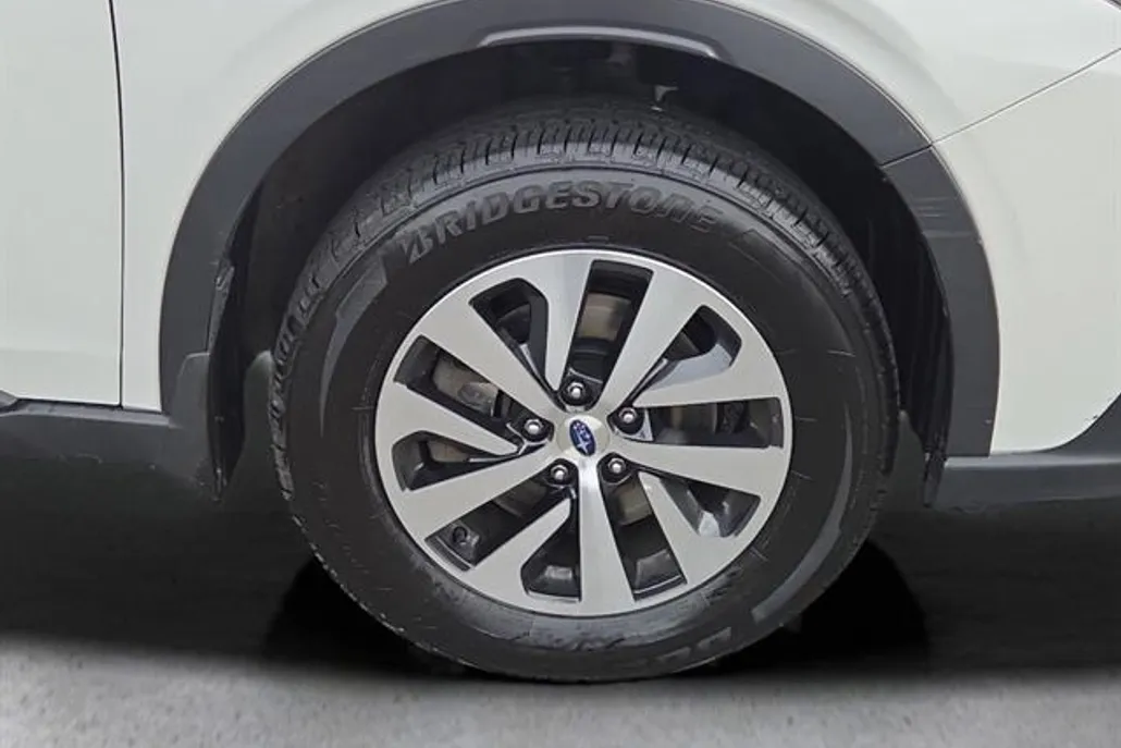 2022 Subaru Outback Premium photo 1